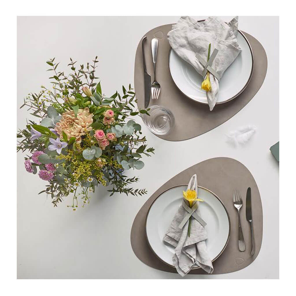 Tableware Lind DNA Nupo Curve Table Mat, Large in Light Grey lifestyle 981162