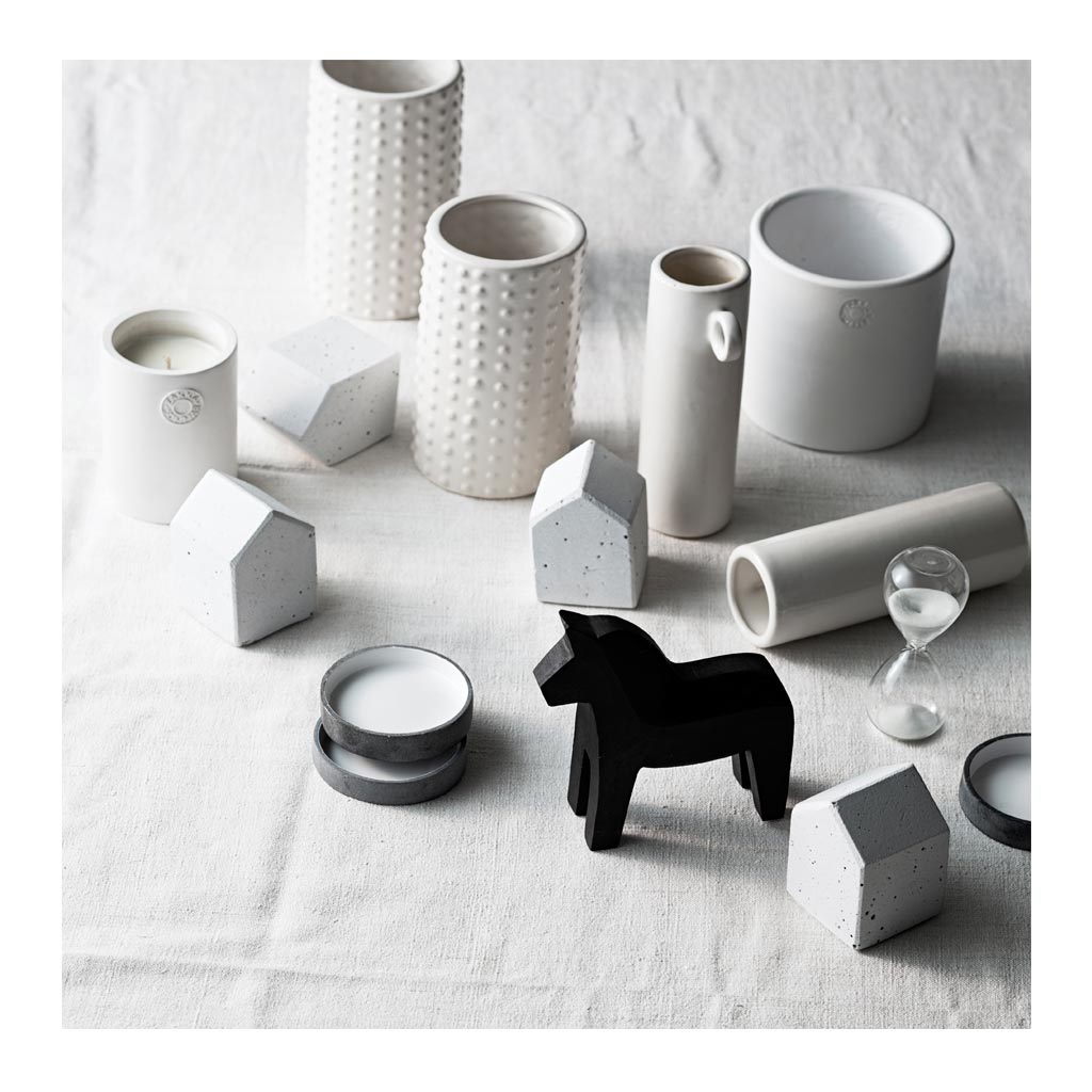 Other décor Zakkia Concrete Dala Horse - Black 01-003-N-BLA lifestyle