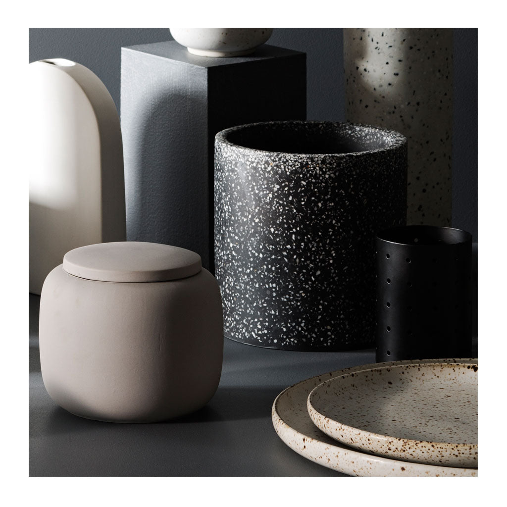 Other décor Zakkia Holey Vessel - Black 160202001NBLK lifestyle