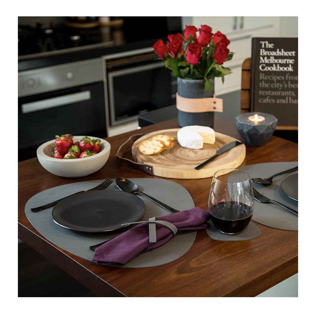 Tableware Lind DNA Nupo Curve Glass Mat lifestyle