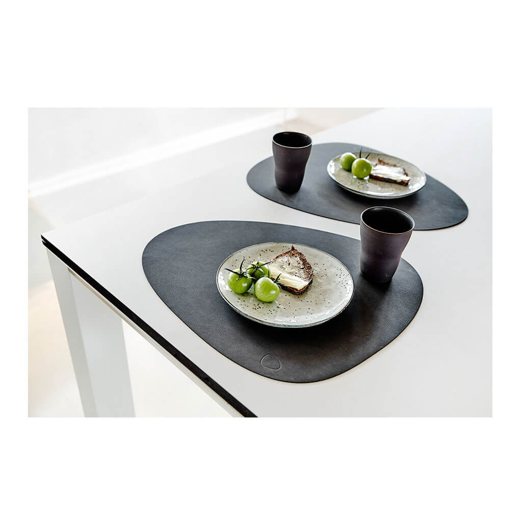 Tableware Lind DNA Nupo Curve Table Mat, Large in Black dining setting 981900